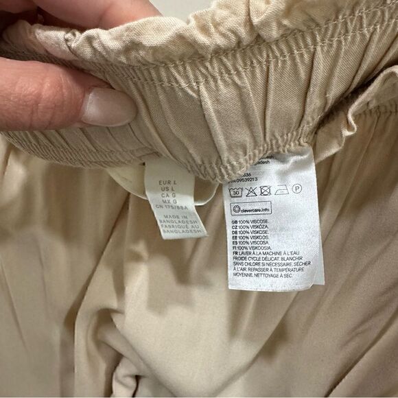 H&M Cream Shorts Size L - Picture 4 of 7